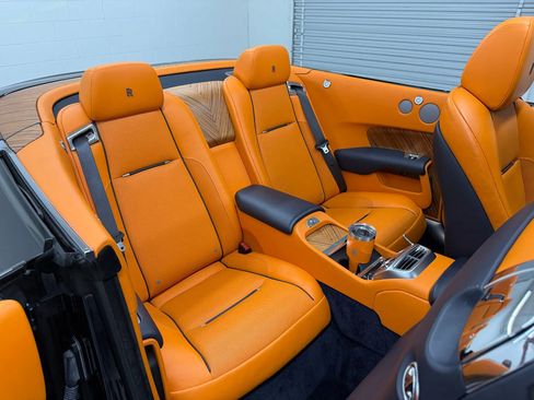 Used 2017 Rolls-Royce Dawn RWD image 19