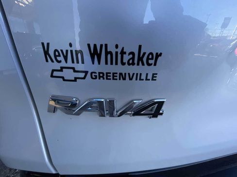 Used 2024 Toyota RAV4 SE image 31