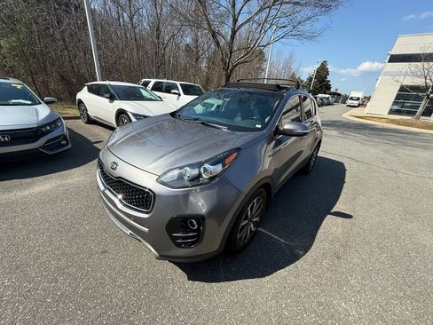 Used 2018 Kia Sportage EX w/ EX Technology Package image 2