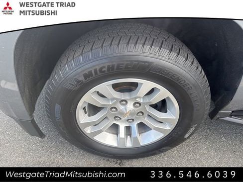 Used 2020 Chevrolet Suburban LT image 4