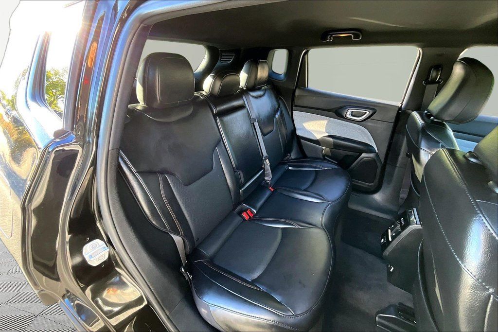 Used 2023 Jeep Compass Latitude AWD/4WD image 19