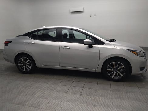 Used 2025 Nissan Versa SV FWD image 11
