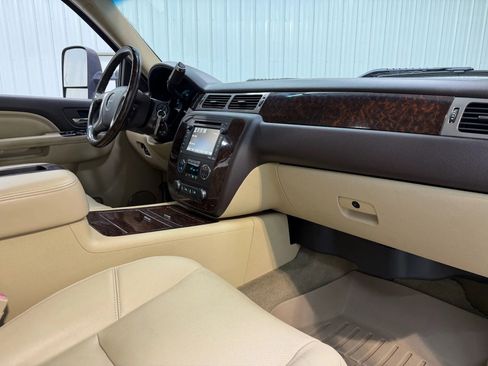 Used 2014 GMC Sierra 2500 Denali w/ Suspension Package, Off-Road image 15