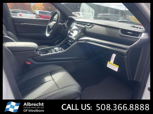 New 2025 Jeep Grand Cherokee Overland w/ Luxury Tech Group IV image 16