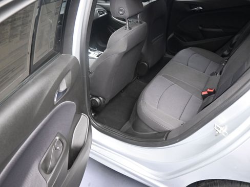 Used 2018 Chevrolet Cruze LT w/ Redline Edition image 17