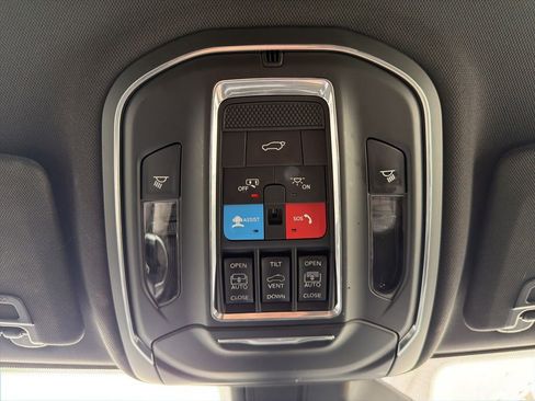 Certified 2024 Jeep Grand Cherokee L Limited w/ Luxury Tech Group II image 20