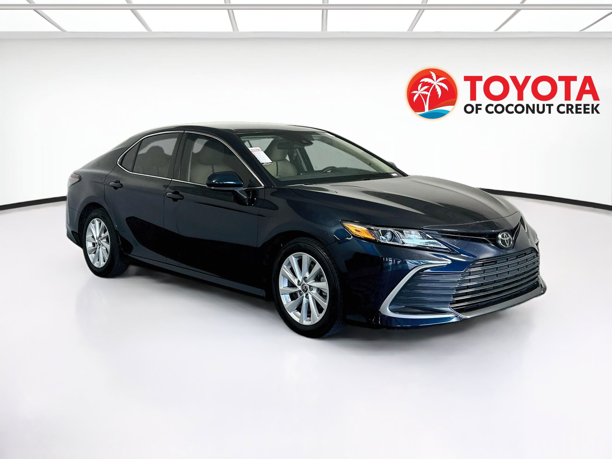 Used 2021 Toyota Camry LE FWD image 1