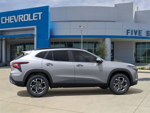 New 2026 Chevrolet Trax LT w/ Driver Confidence Package image 5