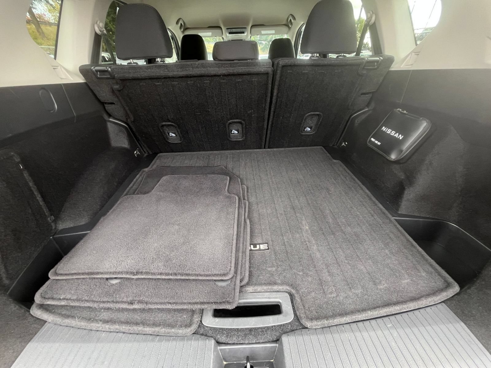 Used 2025 Nissan Rogue SV FWD image 32