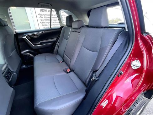 Used 2022 Toyota RAV4 LE image 19
