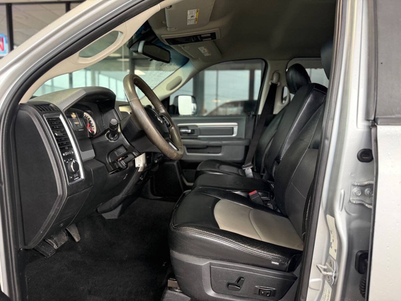Used 2014 RAM 3500 SLT w/ Cold Weather Group AWD/4WD image 4