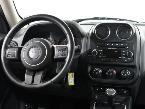 Used 2015 Jeep Patriot Latitude AWD/4WD image 8