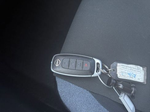 Used 2025 Nissan Versa SV image 20