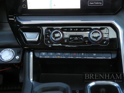 Used 2025 GMC Sierra 3500 Denali w/ Technology Package image 29