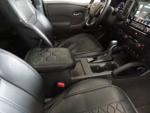 Used 2022 Nissan Frontier PRO-4X w/ Pro-4X Premium Package image 28