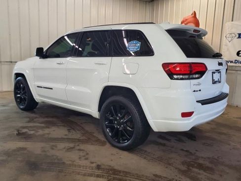 Used 2020 Jeep Grand Cherokee Altitude image 4