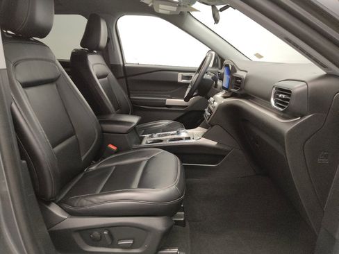Used 2021 Ford Explorer XLT w/ Equipment Group 202A image 21