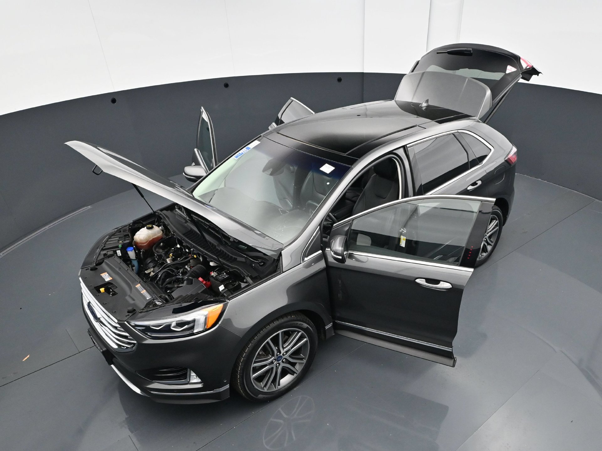 Used 2019 Ford Edge Titanium w/ Equipment Group 301A AWD/4WD image 39