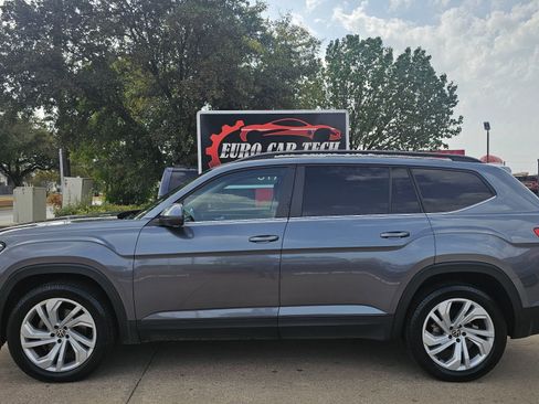 Used 2021 Volkswagen Atlas SE image 2