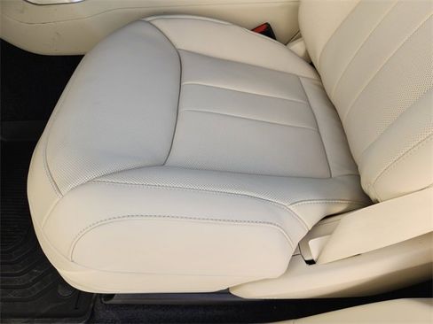 New 2026 Land Rover Range Rover SE image 17