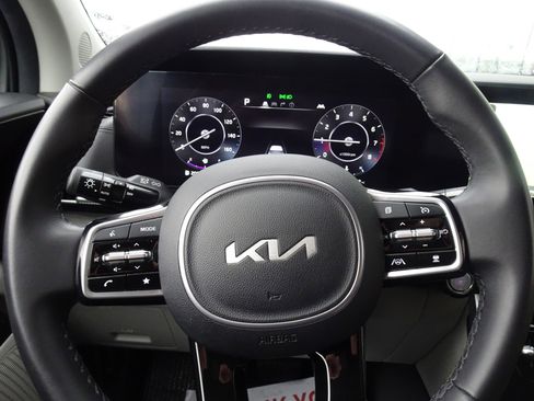 Used 2023 Kia Carnival SX image 19