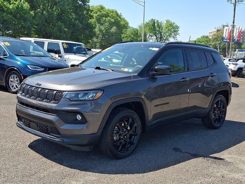 Used 2023 Jeep Compass Latitude AWD/4WD image 3