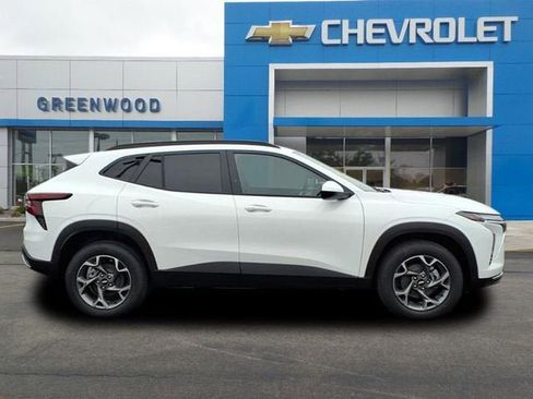 New 2026 Chevrolet Trax LT w/ Driver Confidence Package FWD image 2