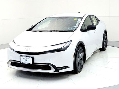 New 2026 Toyota Prius Plug-In Hybrid image 2