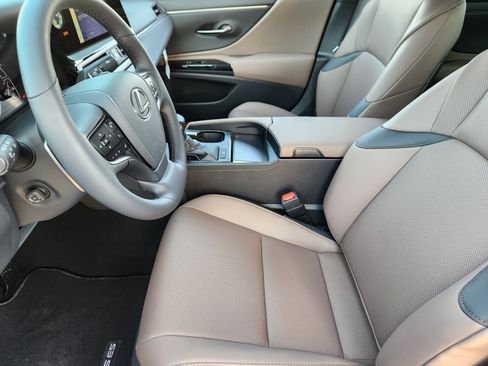 New 2025 Lexus ES 350 w/ Premium Package image 9