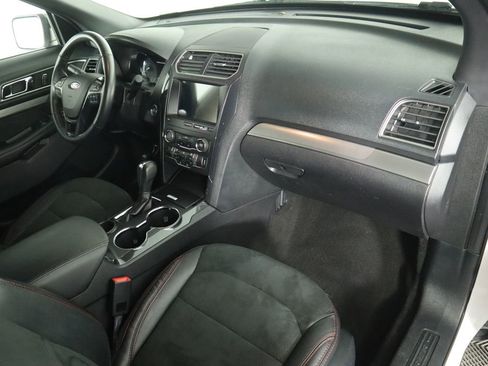 Used 2019 Ford Explorer XLT w/ Equipment Group 202A image 17