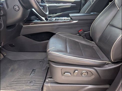 Used 2025 Cadillac Escalade Premium Luxury AWD/4WD image 11