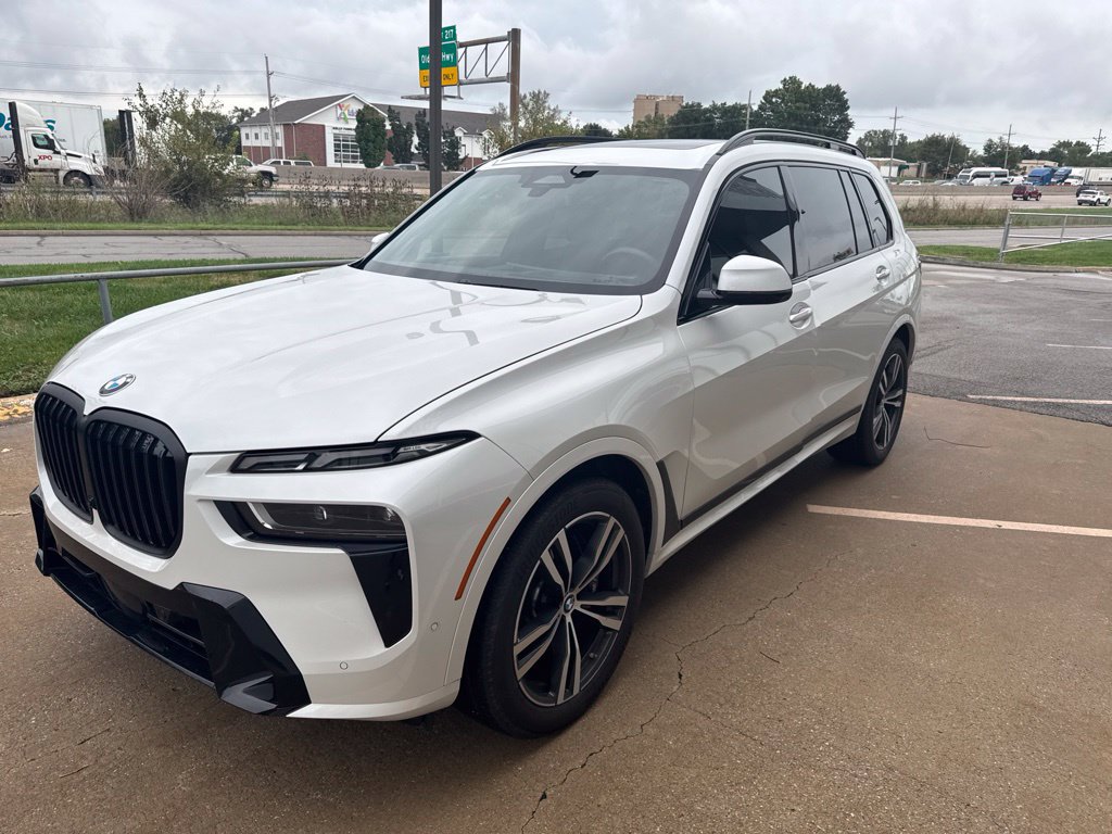 Used 2026 BMW X7 xDrive40i w/ Executive Package AWD/4WD image 3
