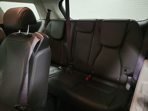 Used 2024 Kia Carnival LX image 21