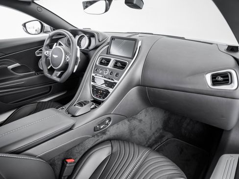 Used 2023 Aston Martin DB11 Coupe image 13