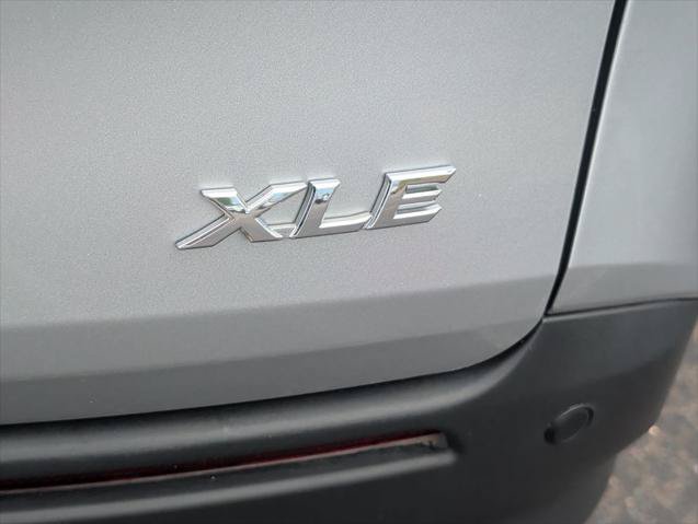 Certified 2025 Toyota Sienna XLE FWD image 6