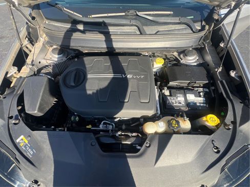 Used 2019 Jeep Cherokee Latitude w/ Popular Appearance Group image 28