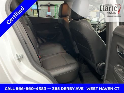 Used 2022 Chevrolet Trax LT w/ LT Convenience Package image 24