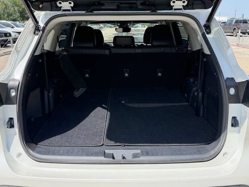 Used 2021 Toyota Highlander XLE FWD image 27