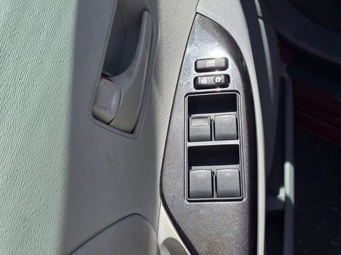 Used 2011 Toyota Sienna LE w/ Towing Pkg FWD image 16