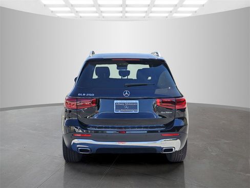 Used 2025 Mercedes-Benz GLB 250 image 5
