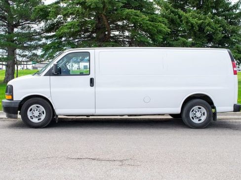 Used 2017 Chevrolet Express 3500 Extended image 3
