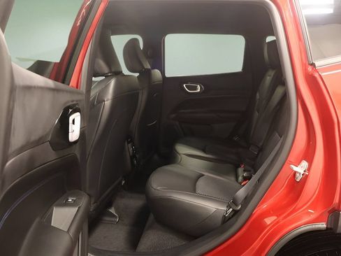 Used 2026 Jeep Compass Latitude AWD/4WD image 17