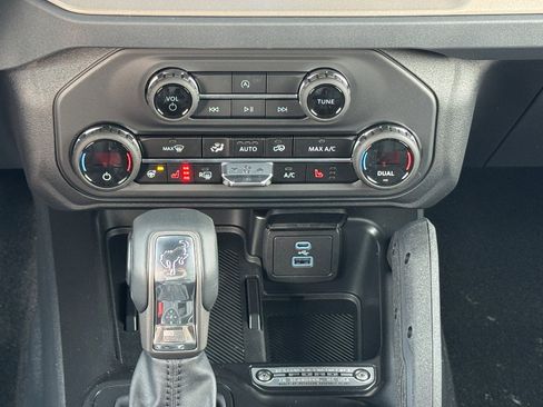 New 2025 Ford Bronco Outer Banks w/ Sasquatch Package image 11