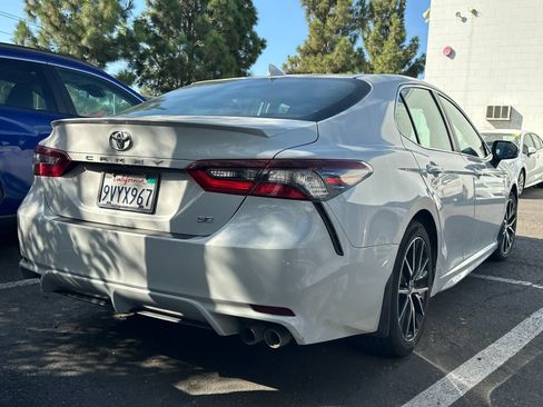 Used 2023 Toyota Camry SE w/ Convenience Package FWD image 3