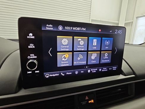 Used 2025 Honda Pilot Touring image 17