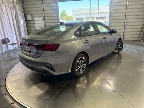 Used 2022 Kia Forte LXS w/ LXS Technology Package FWD image 4