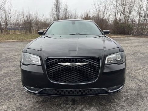 Used 2017 Chrysler 300 S w/ 300S Premium Group image 8