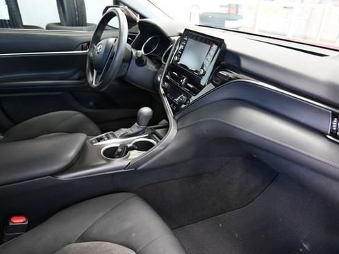 Used 2021 Toyota Camry LE image 14