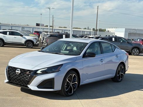 New 2025 Nissan Altima 2.5 SR w/ SR Premium Package image 4