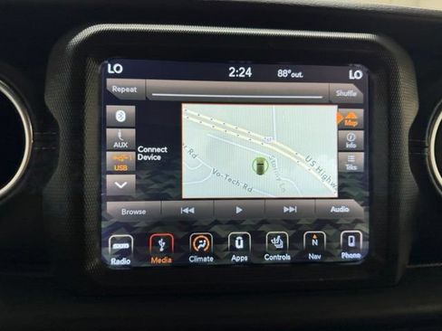 Used 2018 Jeep Wrangler Unlimited Sahara w/ Uconnect 4C Nav & Sound Group AWD/4WD image 19